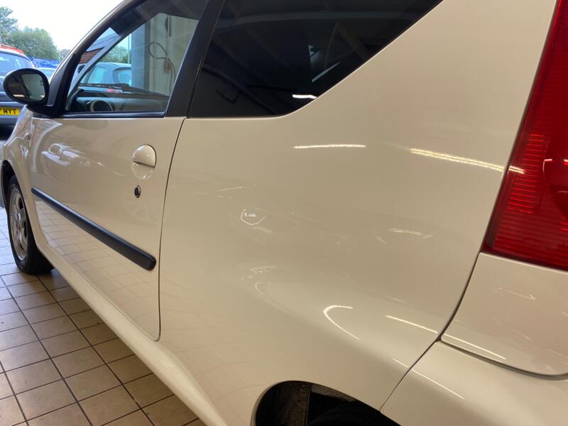 PEUGEOT 107