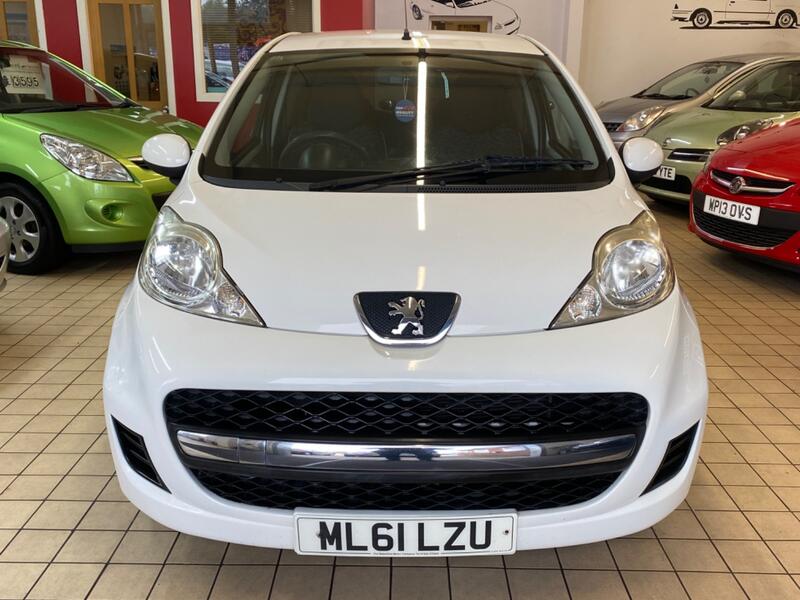 View PEUGEOT 107 1.0 12V Sportium