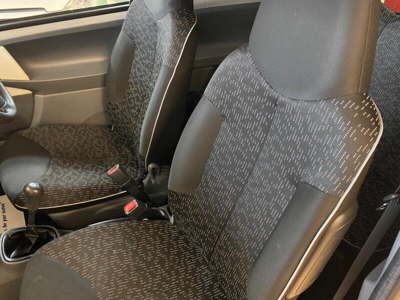PEUGEOT 107