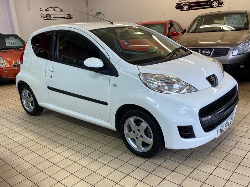 View PEUGEOT 107 1.0 12V Sportium