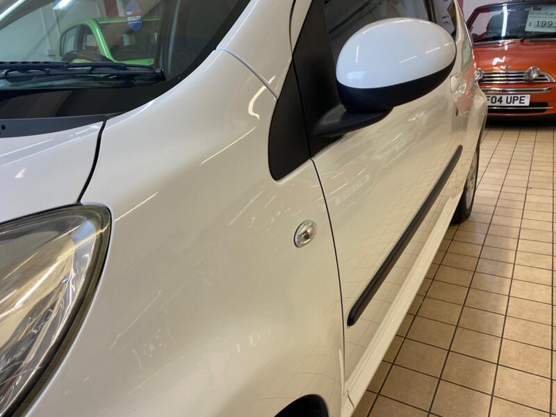 PEUGEOT 107