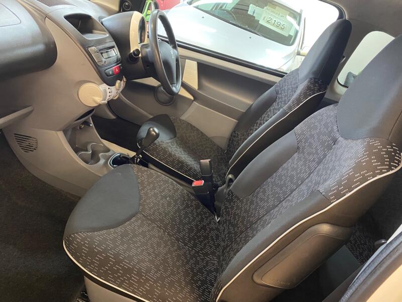 PEUGEOT 107