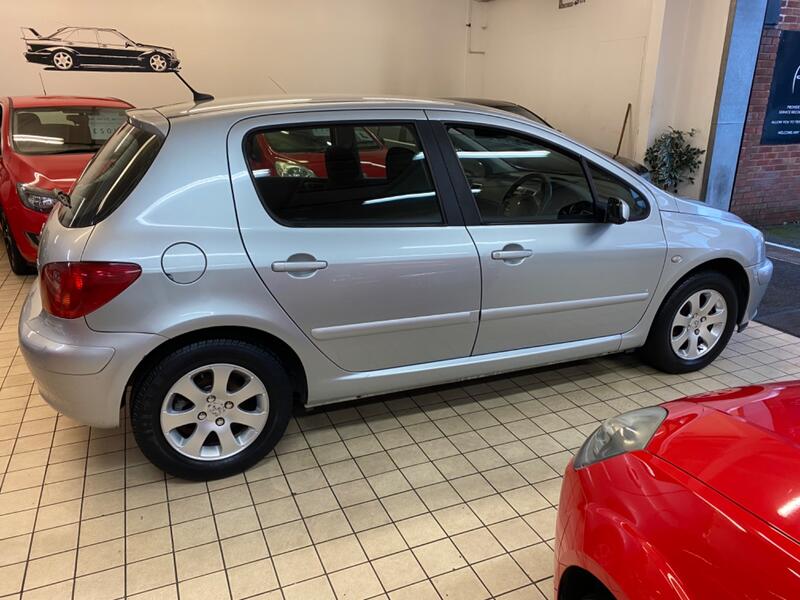 PEUGEOT 307