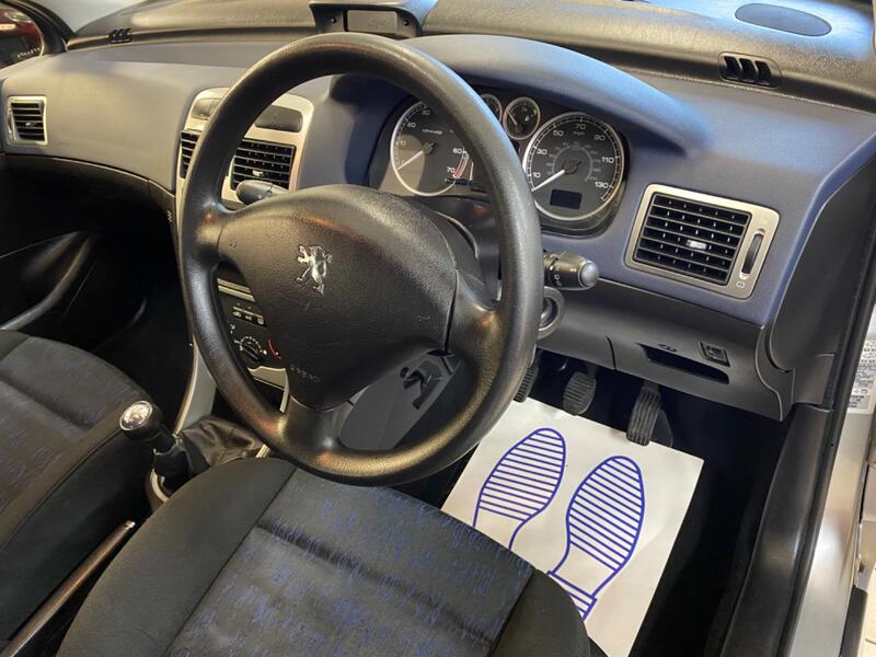 PEUGEOT 307