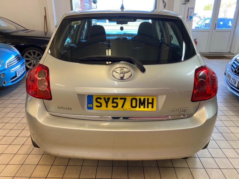 TOYOTA AURIS