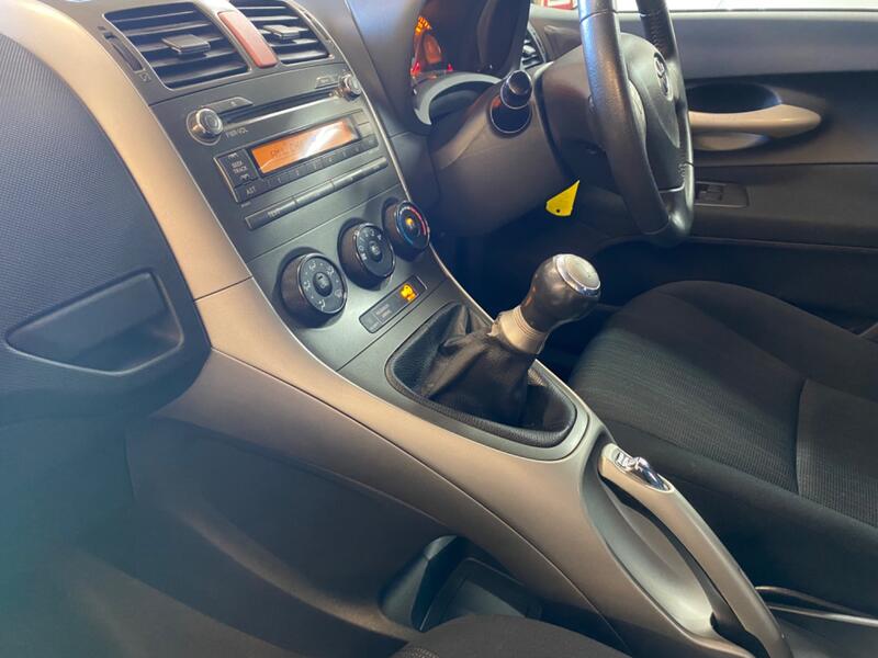 TOYOTA AURIS