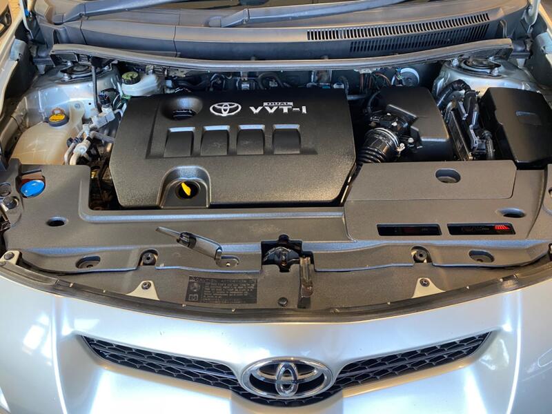 TOYOTA AURIS