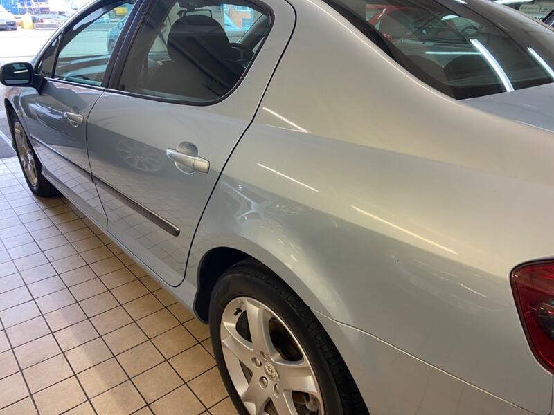 PEUGEOT 407