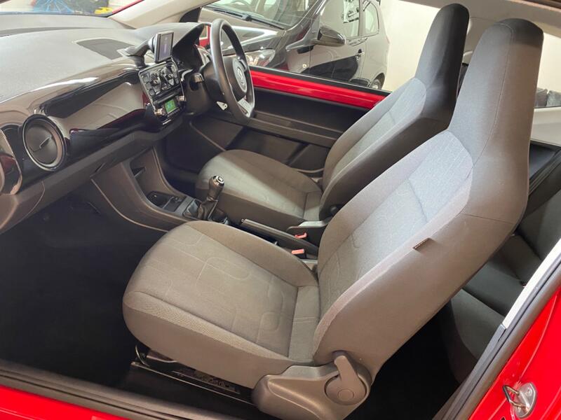 VOLKSWAGEN UP
