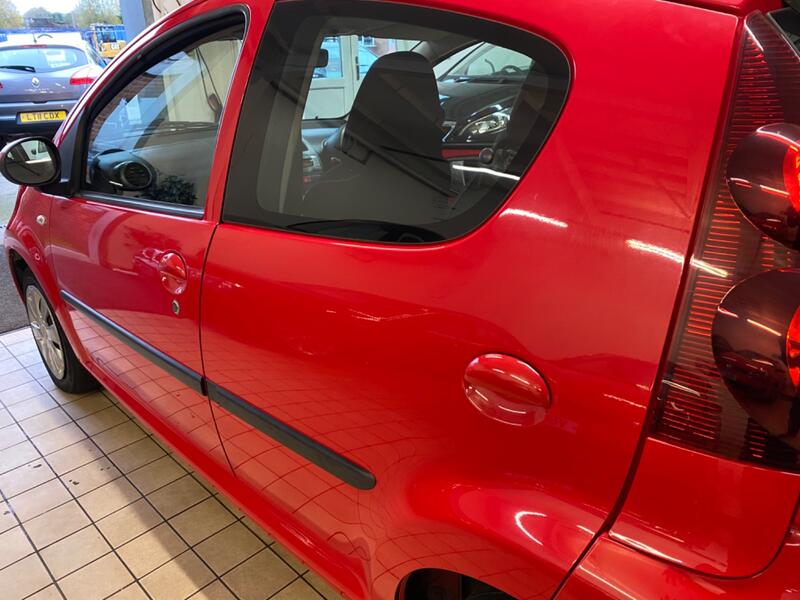 PEUGEOT 107
