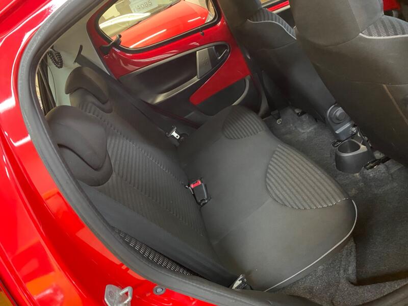 PEUGEOT 107