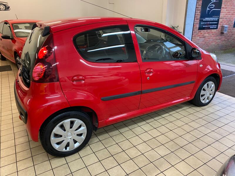 PEUGEOT 107