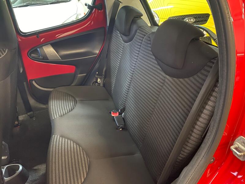PEUGEOT 107