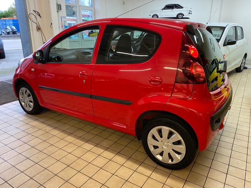 PEUGEOT 107