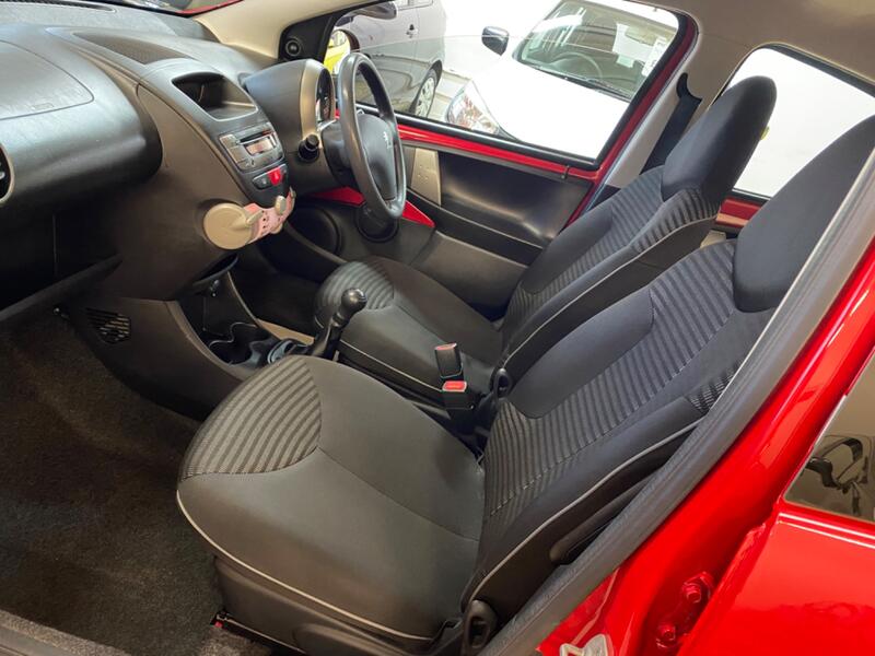 PEUGEOT 107