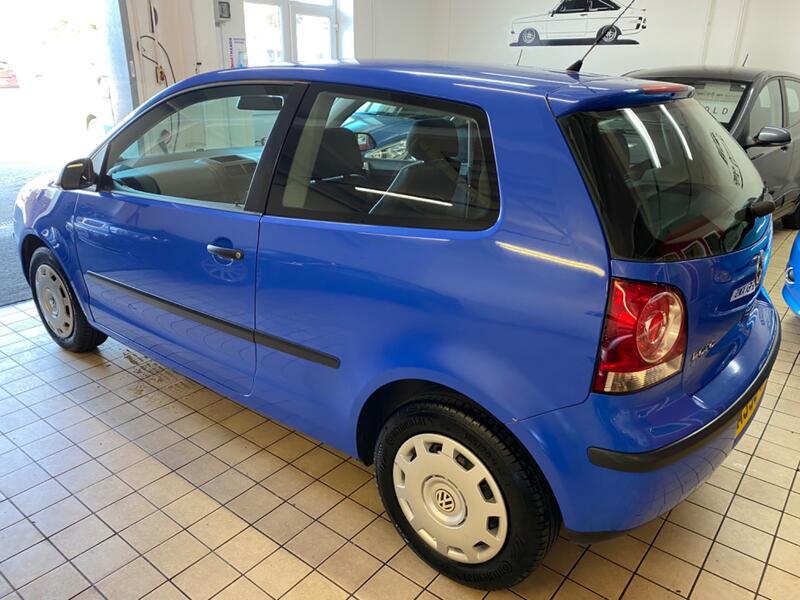 VOLKSWAGEN POLO
