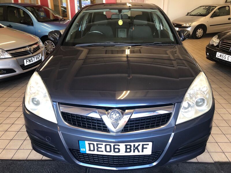View VAUXHALL VECTRA 1.8 i VVT Exclusiv 5dr