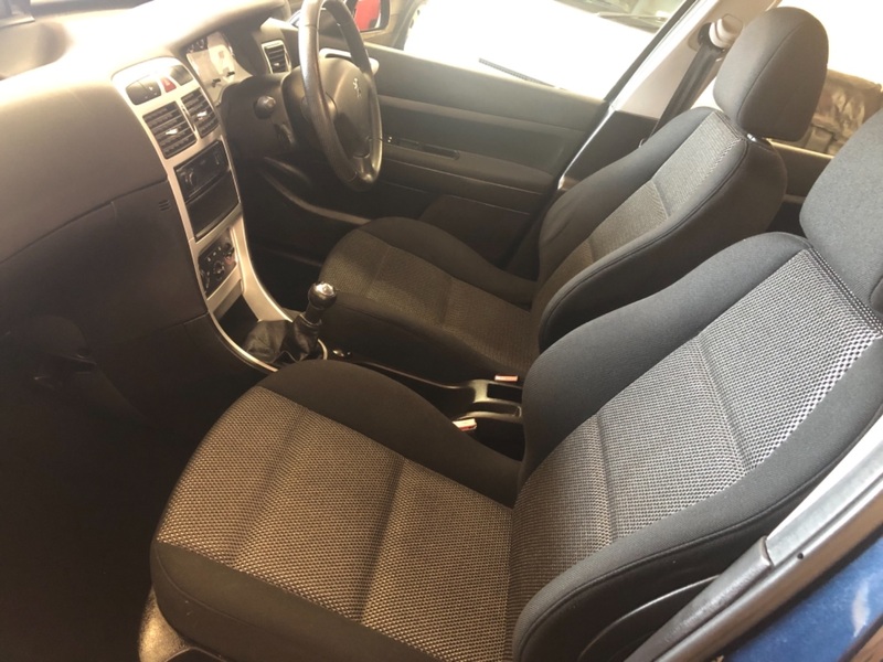 PEUGEOT 307