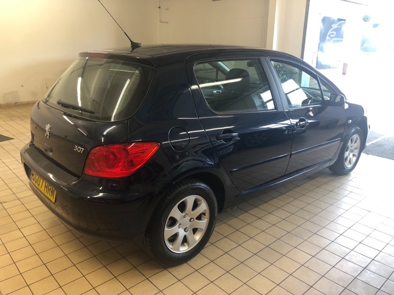 PEUGEOT 307