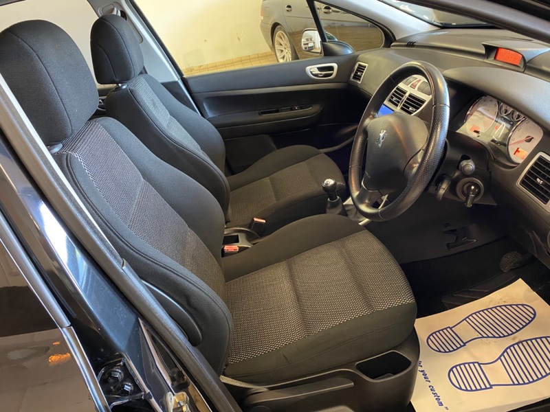 PEUGEOT 307