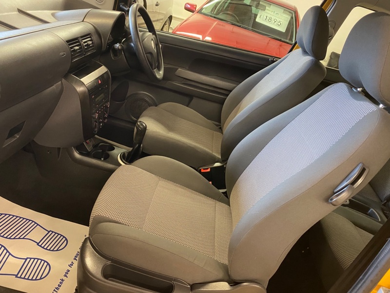 VOLKSWAGEN FOX