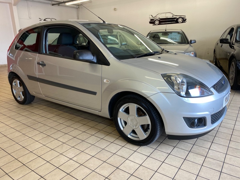 View FORD FIESTA ZETEC CLIMATE