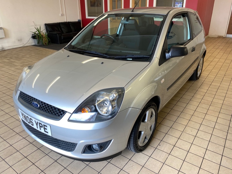 View FORD FIESTA ZETEC CLIMATE