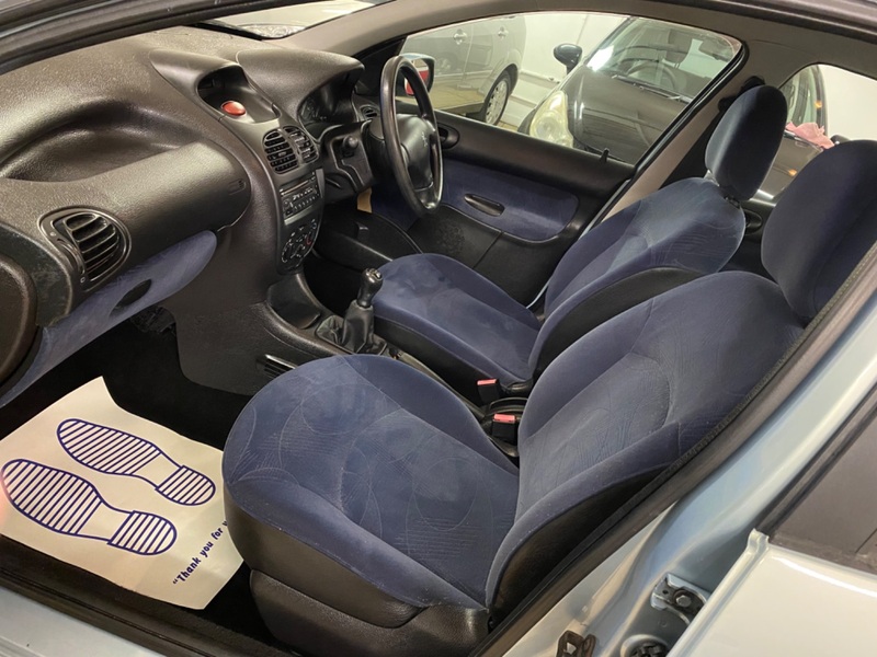 PEUGEOT 206