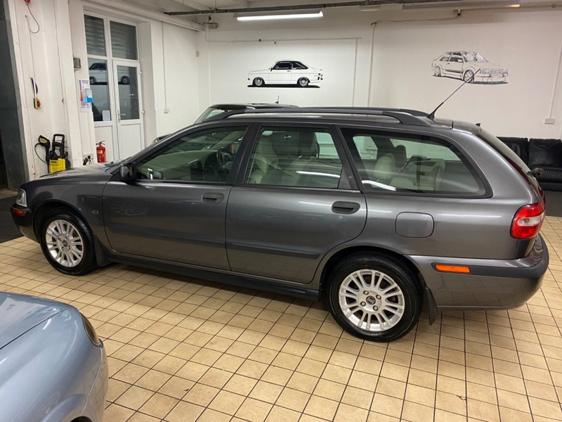 VOLVO V40