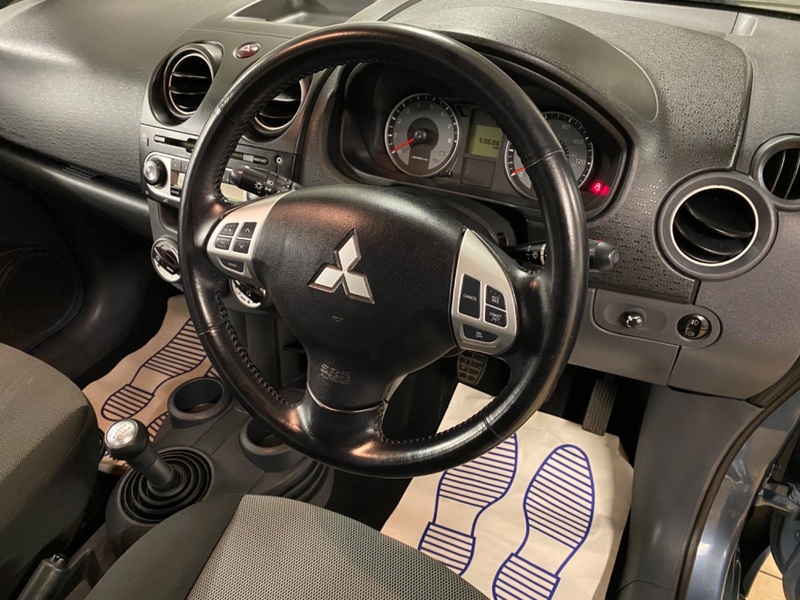 MITSUBISHI COLT