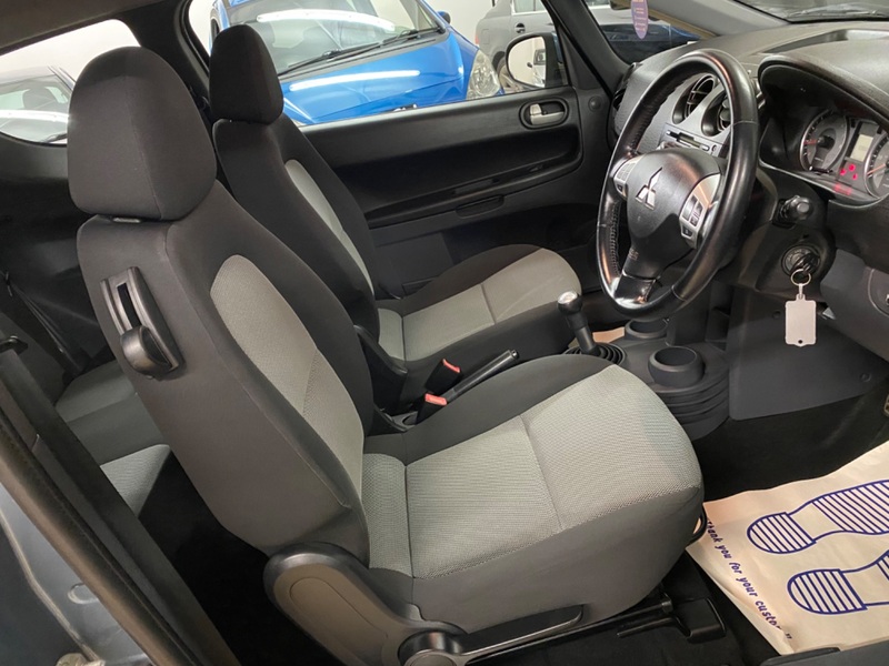 MITSUBISHI COLT
