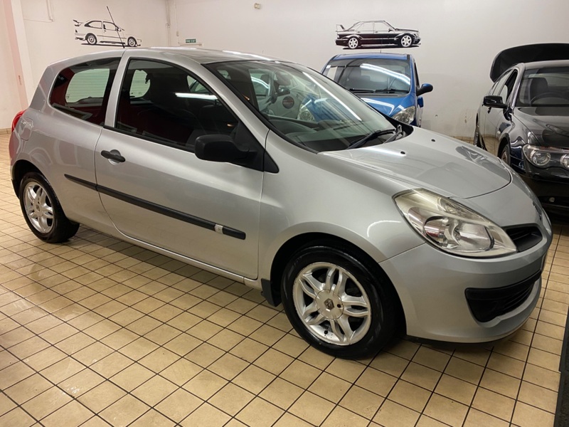 View RENAULT CLIO EXTREME 16V