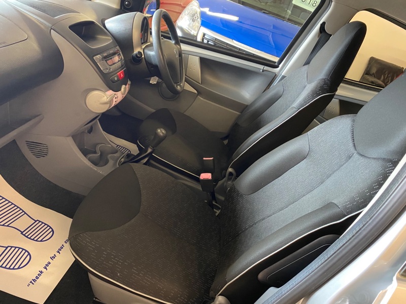 PEUGEOT 107