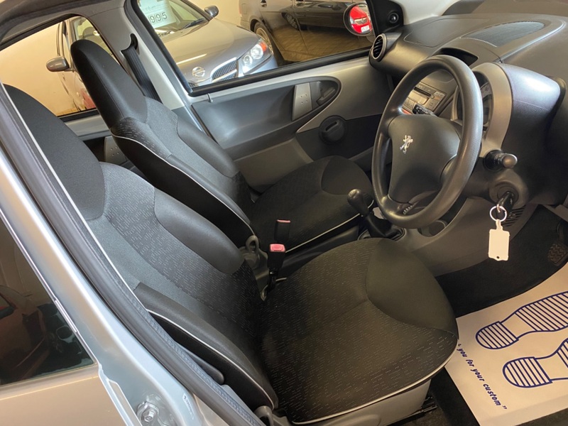 PEUGEOT 107