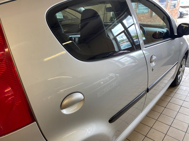PEUGEOT 107