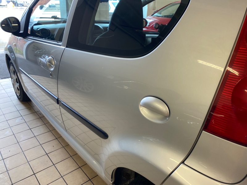 PEUGEOT 107
