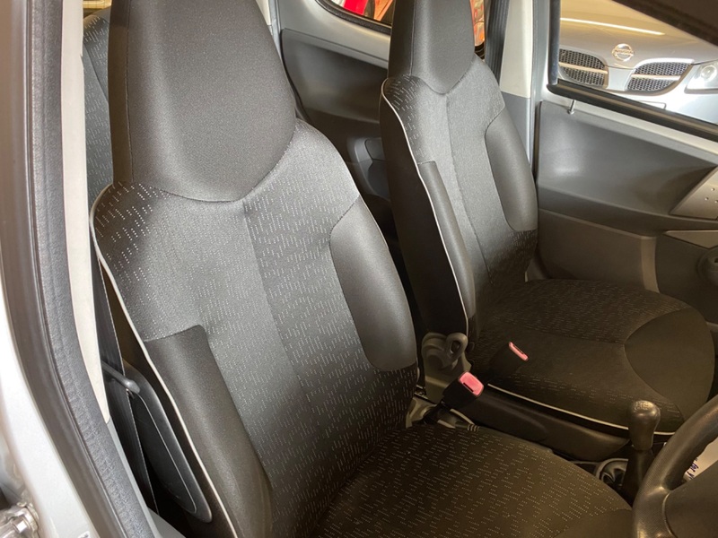 PEUGEOT 107