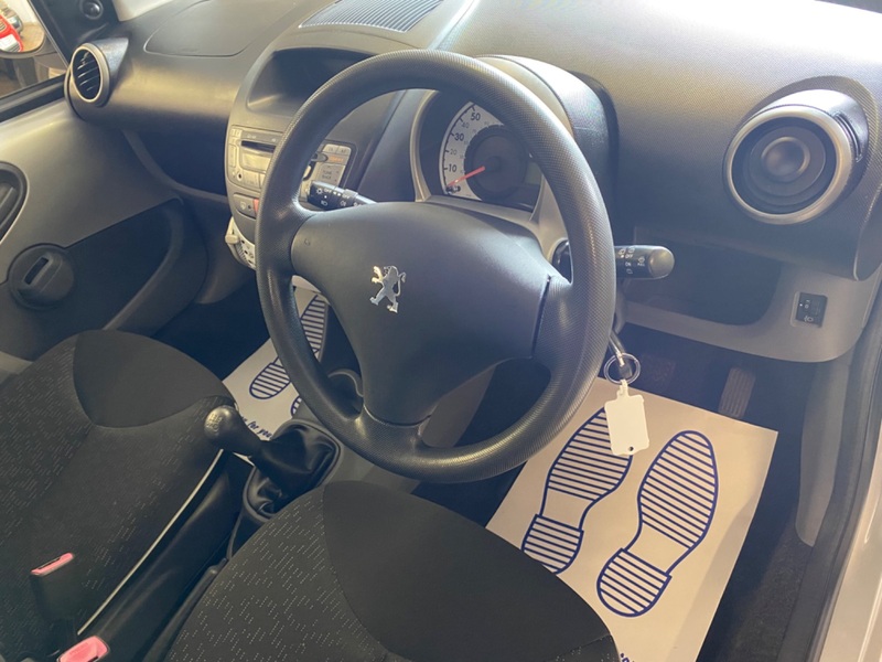 PEUGEOT 107