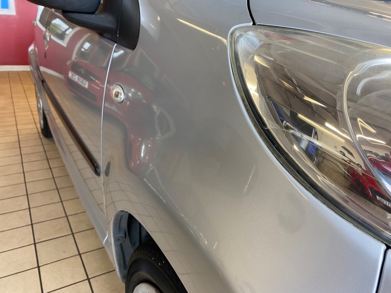 PEUGEOT 107