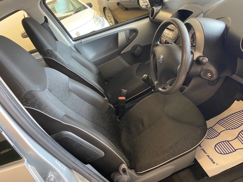 PEUGEOT 107
