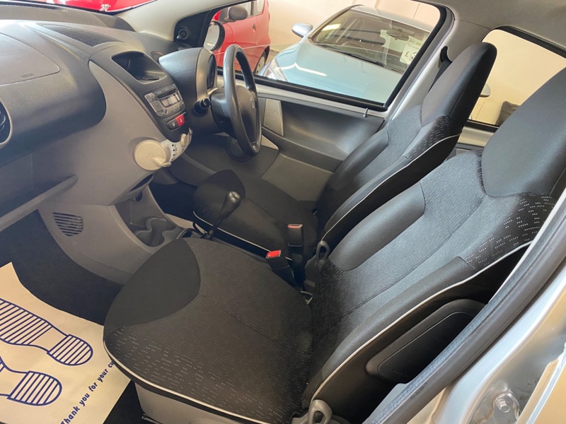 PEUGEOT 107