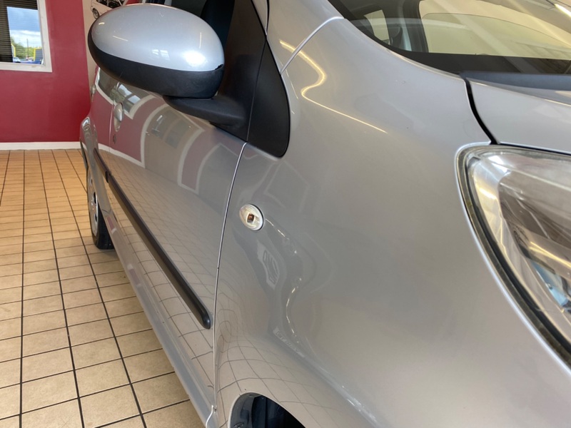 PEUGEOT 107