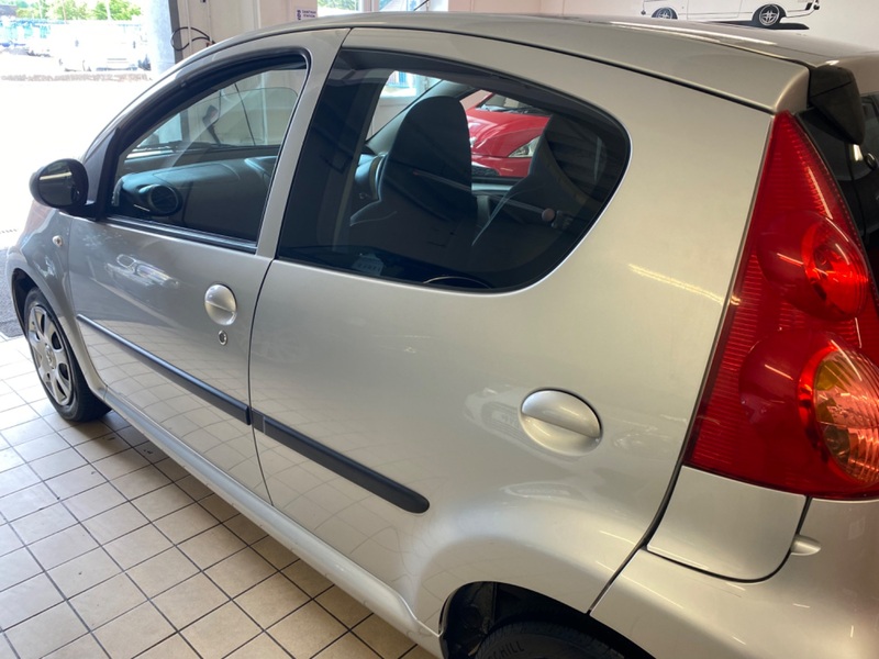 PEUGEOT 107