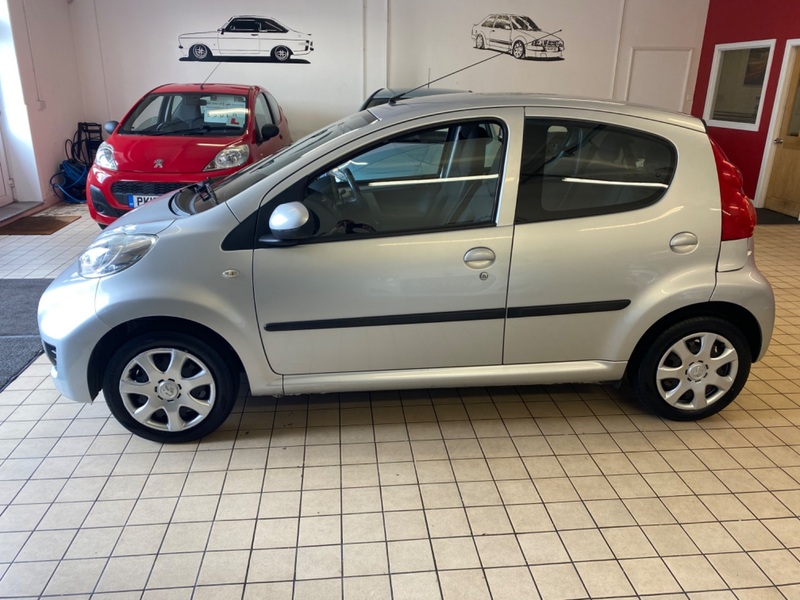 PEUGEOT 107