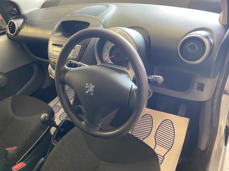 PEUGEOT 107